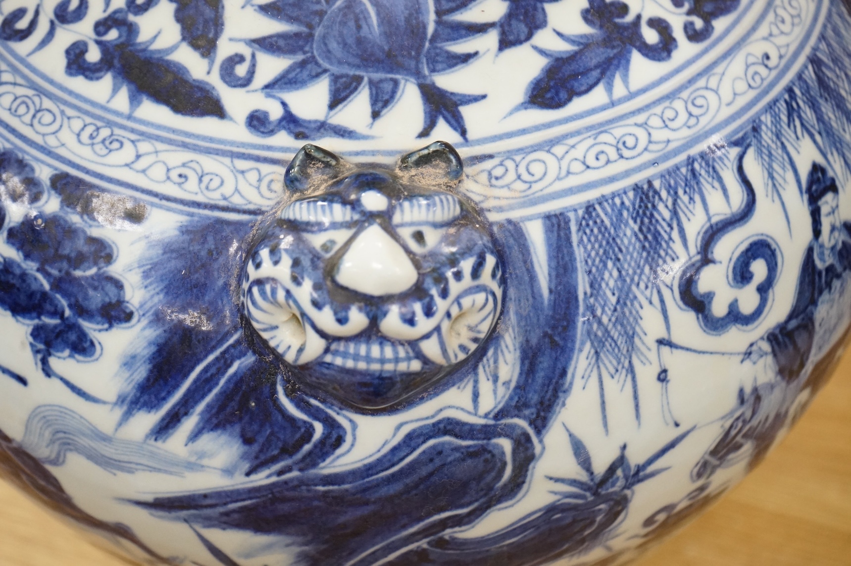 A large Chinese blue and white vase, 38cm